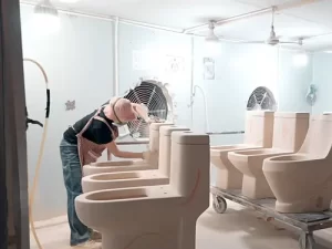 sega-sanitary-ware-manufacturer-toilet-factory-polishing